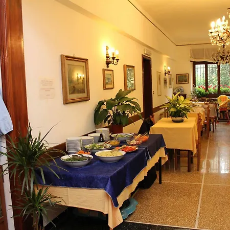 Serena Otel 2*